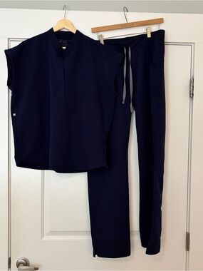 Set of Figs Navy Blue Women's Scrubs Rafaela Oversized Kade Cargo M Tall Long